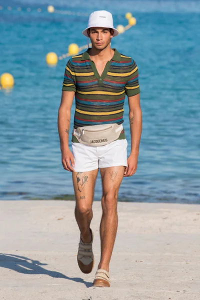 Look 27